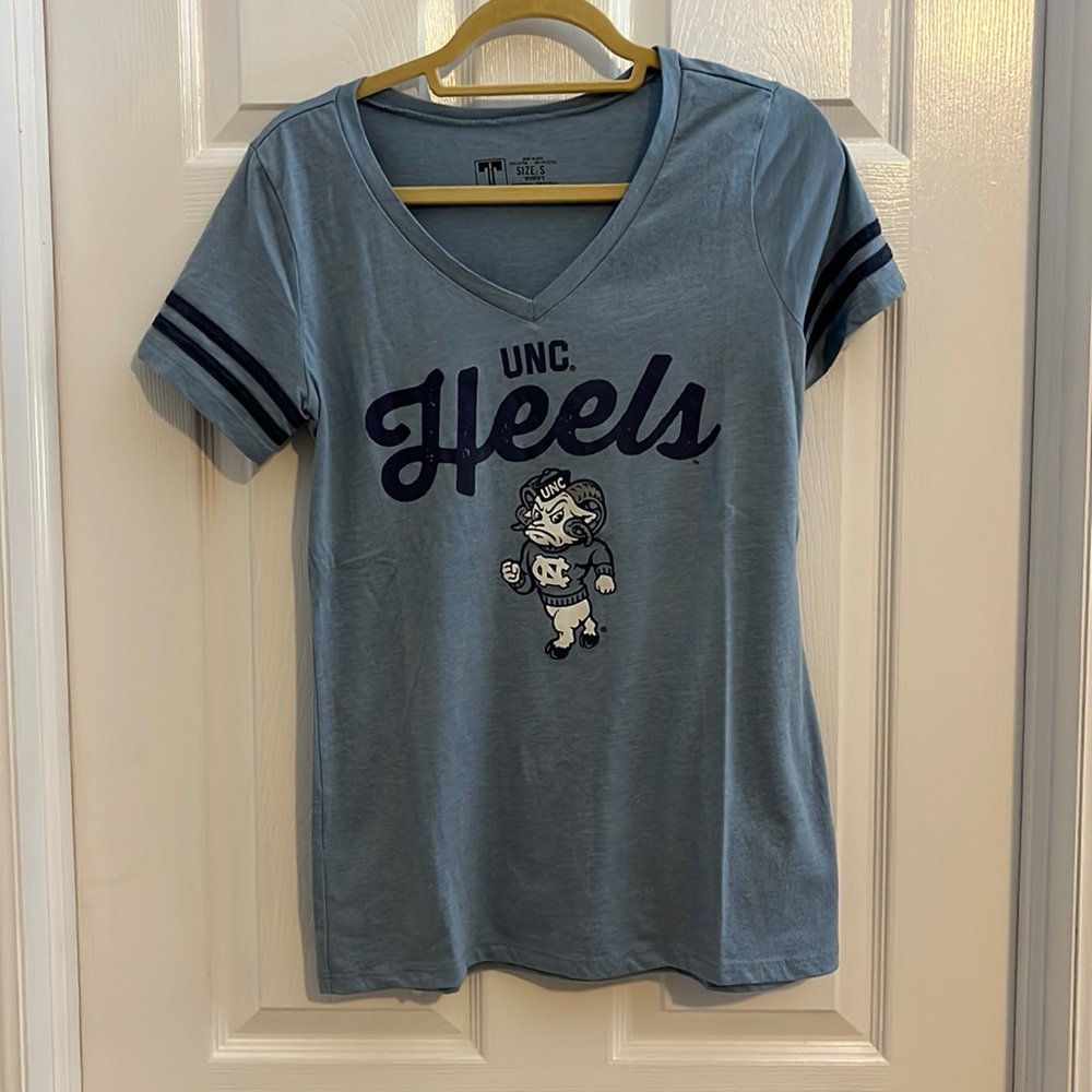 UNC womens v neck tshirt size small